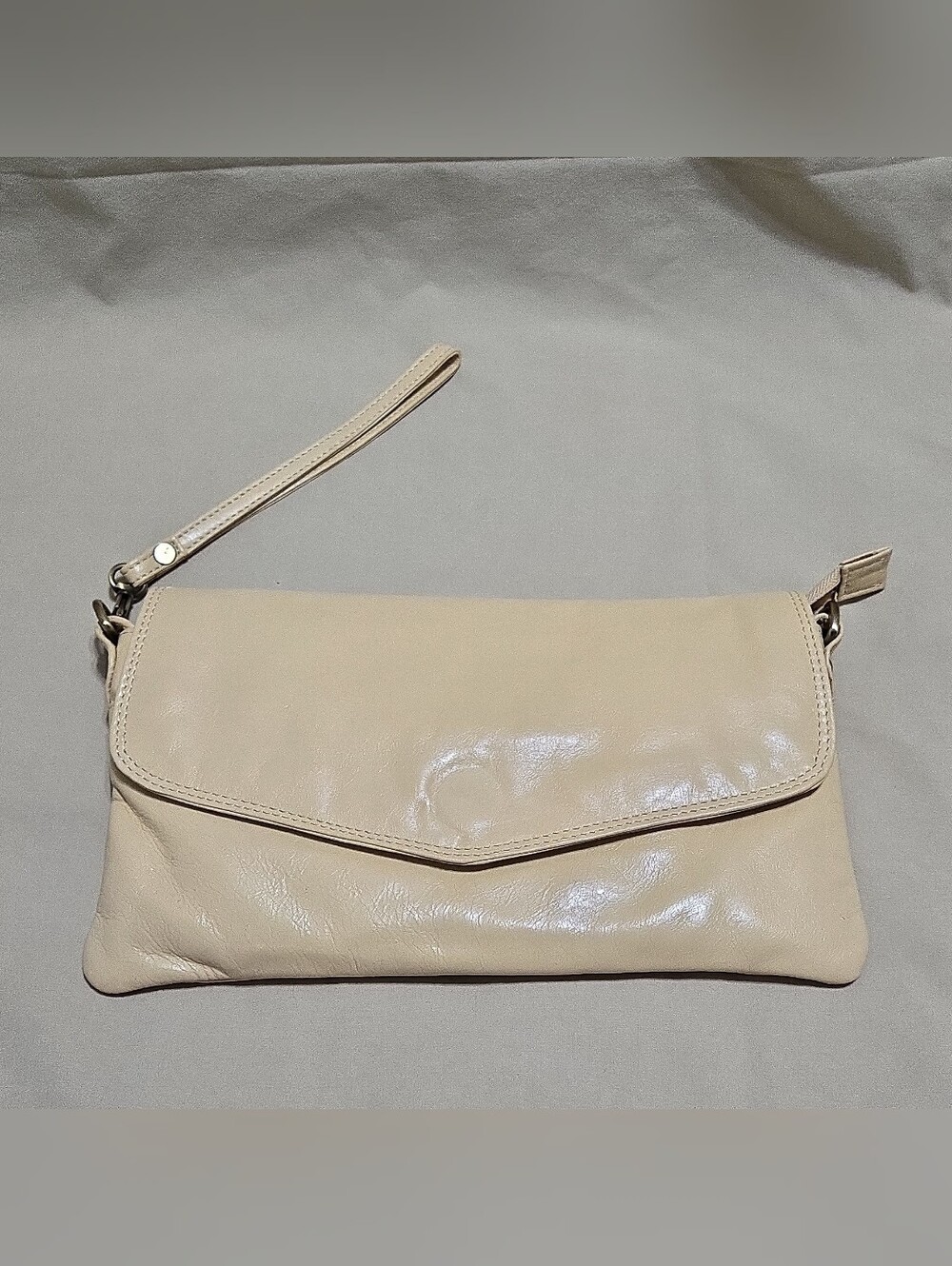 Latico Cream Wristlet Clutch, Vintage & Genuine Leather  6"x10" Great Condition